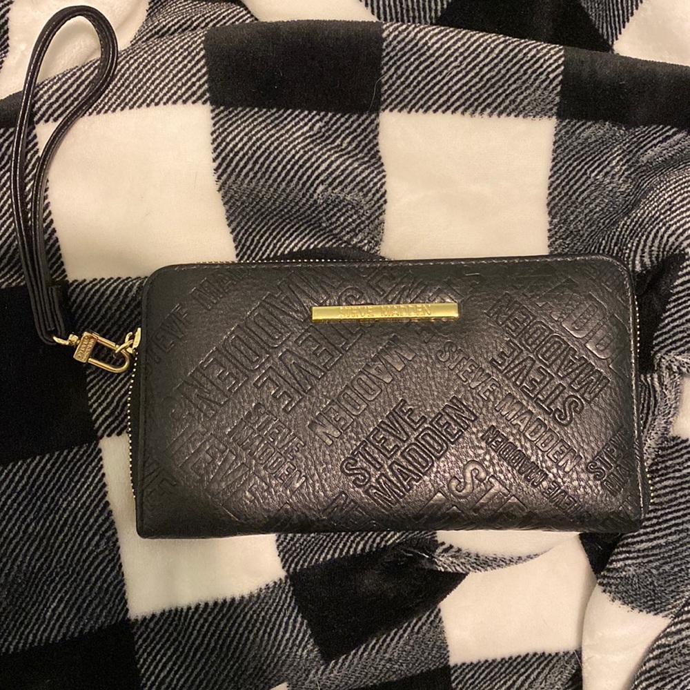 Steve Madden black wallet/wristlet